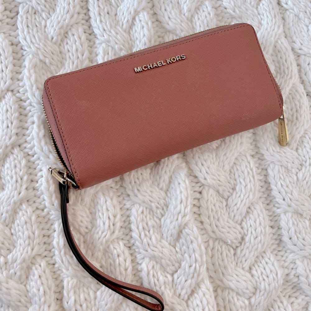 Micharl Kors Leather Continental Wristlet